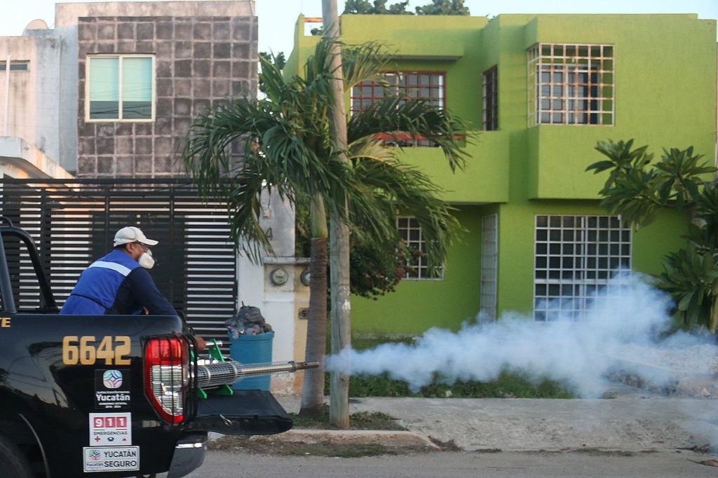 Este lunes inicia el operativo de fumigación por aire y tierra en fraccionamientos y comisarías del norte de Mérida que resultaron afectadas por inundaciones a causa del huracán Delta
