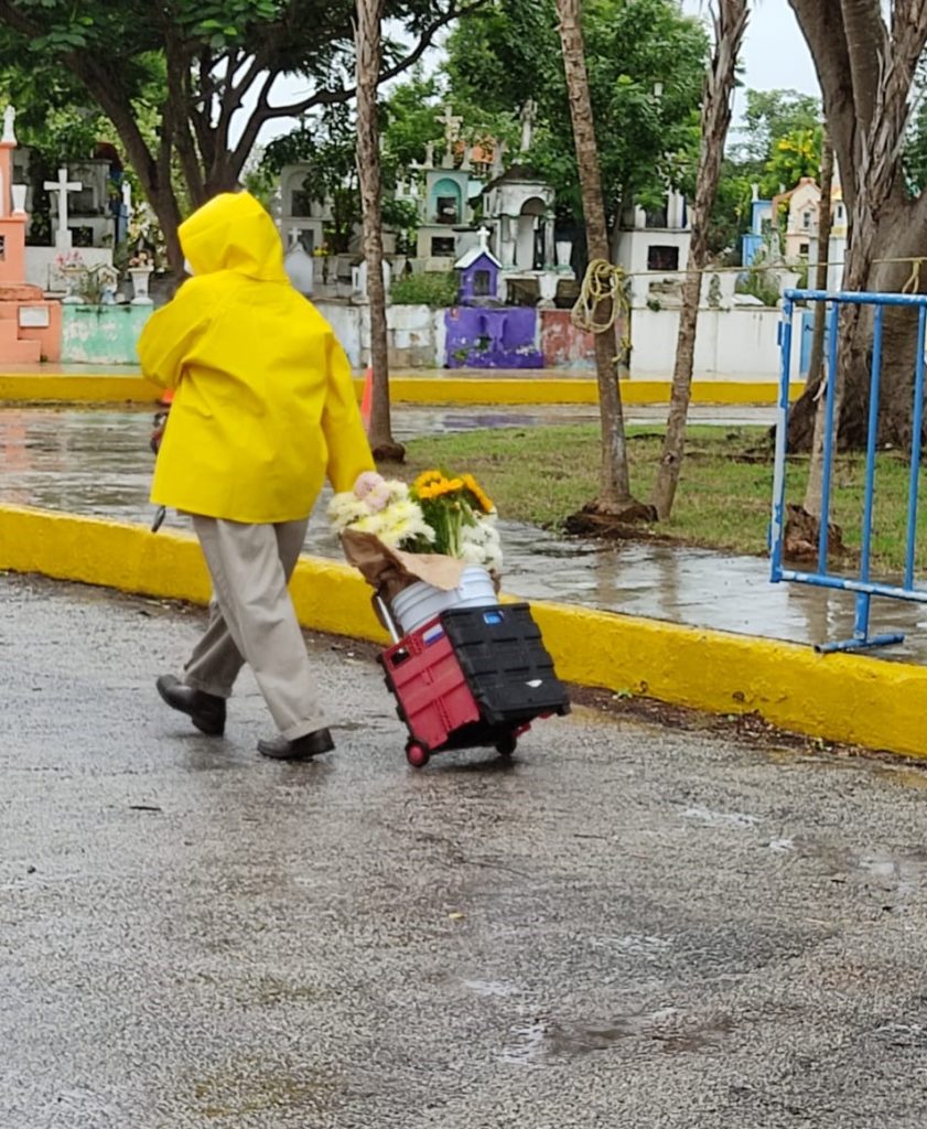 Cementerios registraron aproximadamente 7,800 visitantes