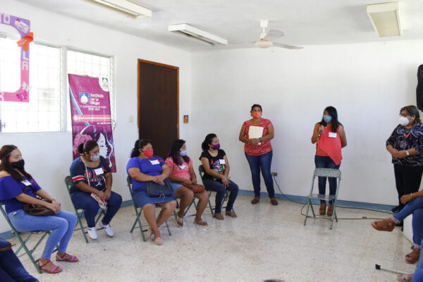 Imparten taller en Umán en el marco del Día Internacional de la Eliminación de la Violencia Contra la Mujer