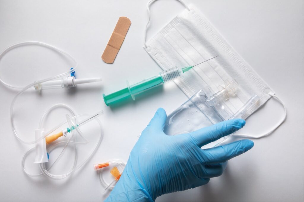 Por la pandemia la producción de insumos médicos de plástico creció 360%