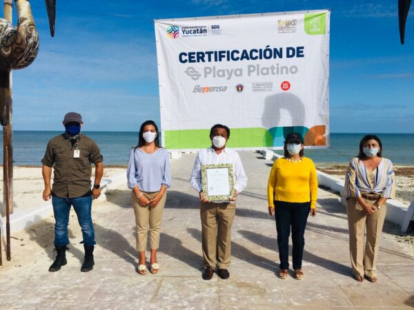 Distinguen a Telchac Puerto como Playa Platino