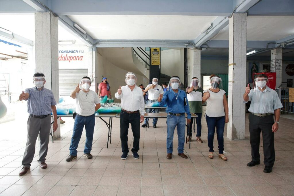 El Ayuntamiento de Mérida entrega caretas a locatarios de los mercados San Benito y Lucas de Gálvez