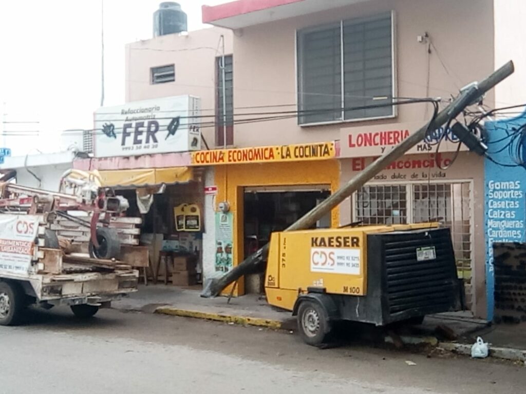 Vecinos alterados en la Ávila Camacho por choque