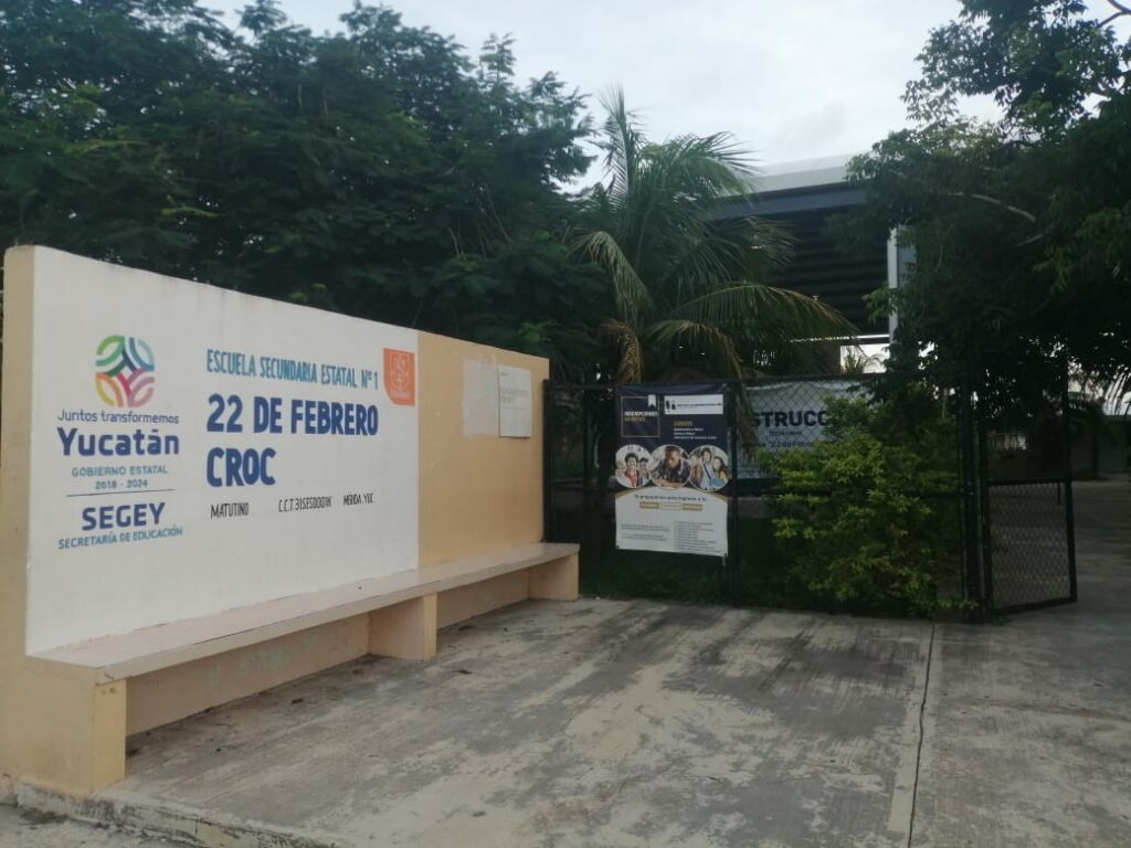 Enojados vecinos de Vergel por la construcción de una acera