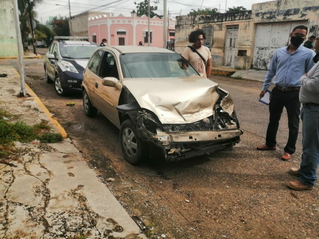 Choca patrulla municipal