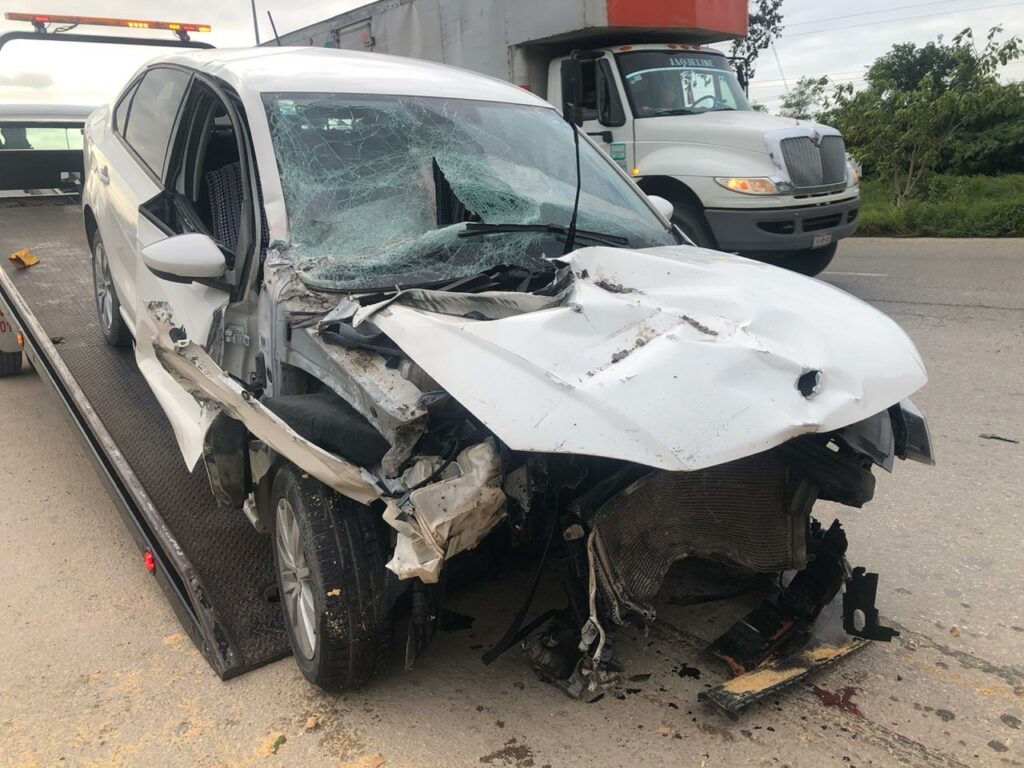 Contra un trialer choca en el periférico