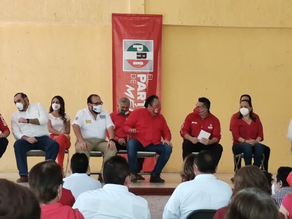 El PRI analiza una coalición electoral con el PAN y el PRD