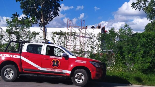 Trabajador cae del carcamo de agua de Polígono 108