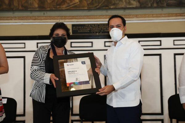 Reconocen trayectoria artística de la cantante María Medina con la Medalla Yucatán 2020