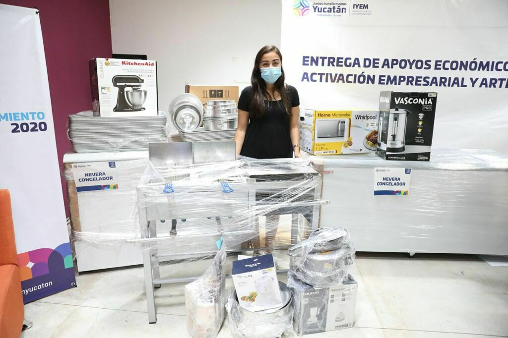 Emprendedores, pequeños empresarios y artesanos reciben equipos, herramientas y materia prima para impulsar la reactivación de sus negocios y continuar generando empleos en todo el estado