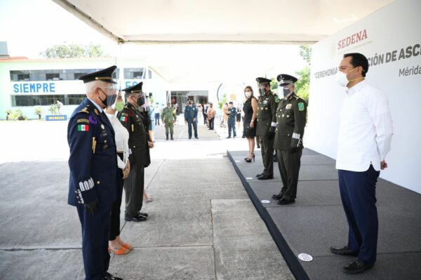 Asiste el Gobernador Mauricio Vila Dosal a ceremonia donde se condecoró a personal de salud por la labor que han realizado ante la pandemia del Coronavirus