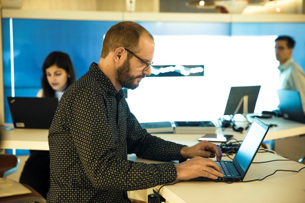 Elegir con responsabilidad: opción para reimaginar un camino hacia la innovación laboral