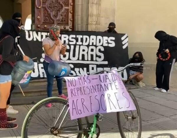 A los estudiantes acusados de acoso se les debe denunciar, no premiar con puestos de representatividad en el consejo universitario