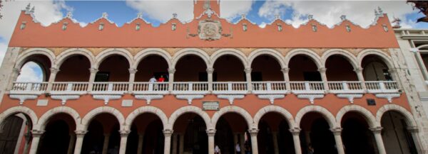 Imágenes del nacimiento de cristo en edificios públicos viola el estado laico en Chocholá, Izamal y Mérida
