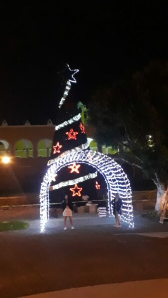 Ya listo el mega árbol navideño en Izamal