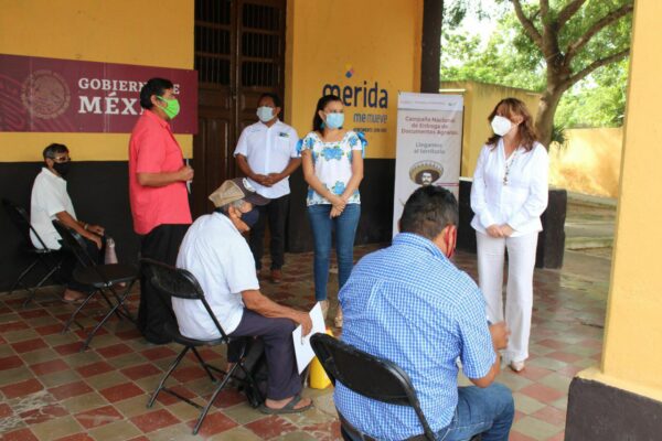 Con apoyo de Gobierno del Estado, familias de comisarías del sur de Mérida obtienen el título de propiedad de sus predios