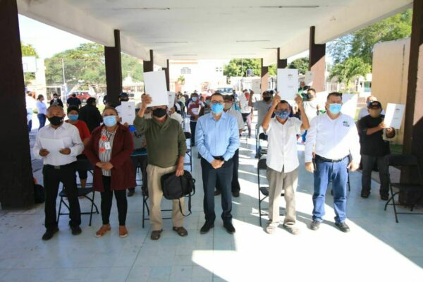 Con apoyo del Gobierno del Estado, familias de comisarías de Mérida ya cuentan con certeza jurídica sobre sus propiedades