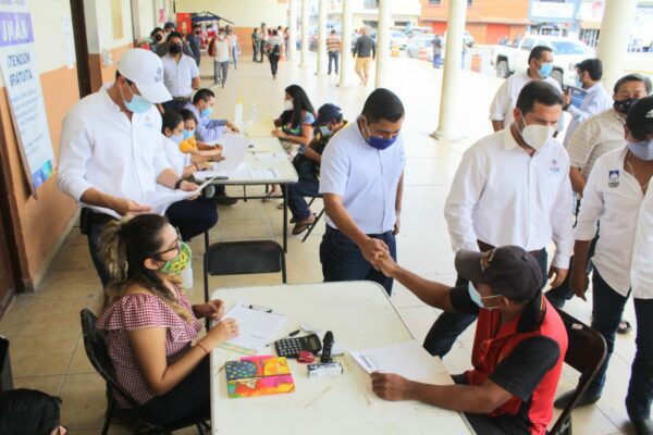Supervisan la ventanilla de inscripción del programa Peso a Peso en Umán