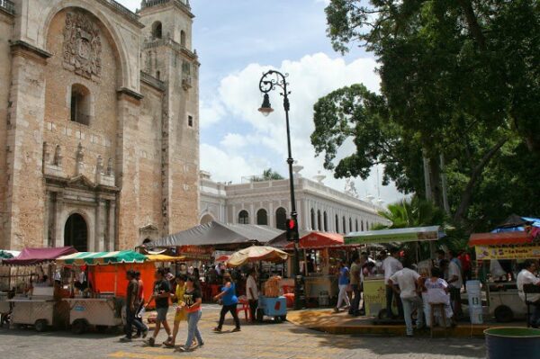 Vendedores de comida de “Mérida en domingo” piden piso parejo