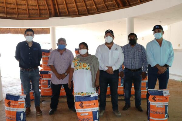 El Gobernador Mauricio Vila Dosal apoya a productores del Cono Sur de Yucatán
