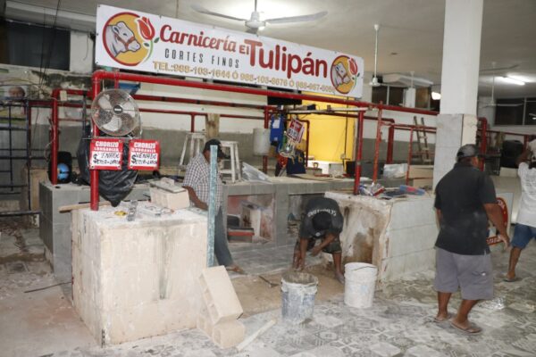 Avanzan a buen ritmo trabajos de remodelación en el mercado municipal