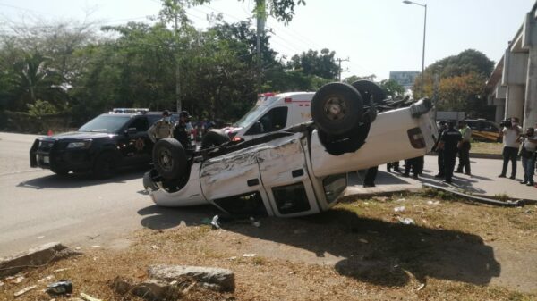 Volcadura en la 42 Sur