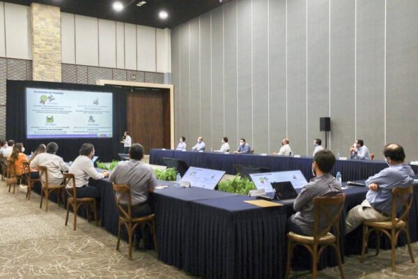 Presenta el Gobernador Mauricio Vila Dosal panorama actual de la pandemia del Coronavirus a representantes de la iniciativa privada