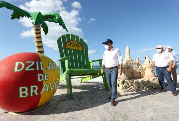 Con apoyo del Gobierno del Estado, el Malecón de Dzilam de Bravo luce nueva y renovada imagen