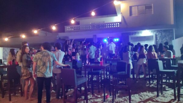 Clausuran fiesta en una casa de Chicxulub Puerto con más de 70 jóvenes, entre ellos había menores de edad