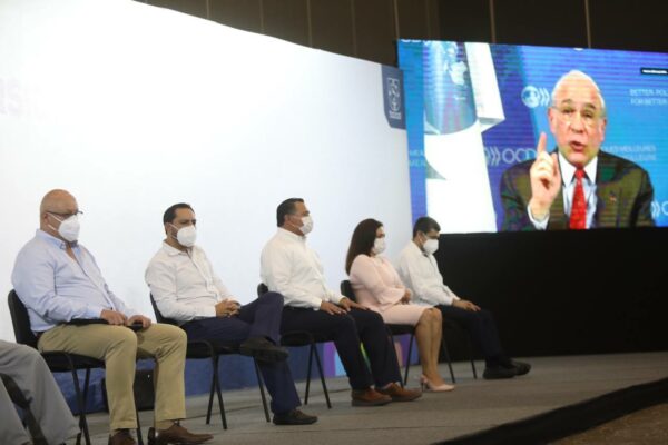 Presenta el Gobernador Mauricio Vila Dosal, junto con la OCDE, la Ventanilla Digital de Inversiones, única en el país y toda Latinoamérica