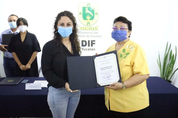 Personas adultas mayores destacan en certamen “Memorias de El viejo y la mar”