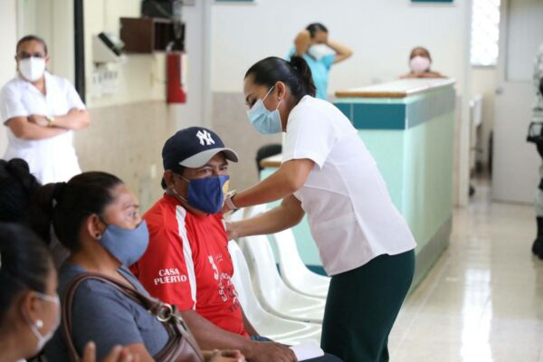 La Secretaría de Salud de Yucatán destaca buena respuesta de la población de 30 a 39 años en Mérida al registrar la vacunación de más de 122,700 personas