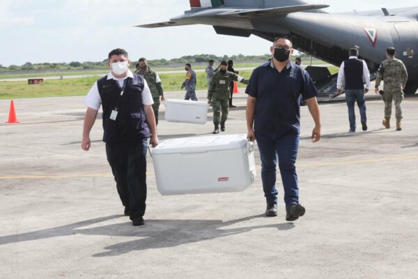 Llega a Yucatán otro cargamento con 77,400 dosis para continuar con la vacunación de personas de 18 a 29 años