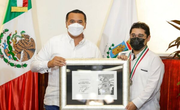 El Ayuntamiento entrega la medalla Héctor Herrera “Cholo” 2021 a Erick Ávila “Cuxum”