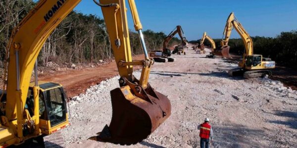 Tren Maya y el Corredor Interoceánico del Istmo de Tehuantepec generarán 300 mil empleos en el Sureste, aseguró AMLO