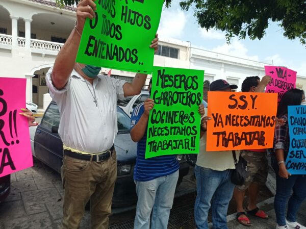 Cantineros y dueños de bares protestaron por la reapertura de sus negocios