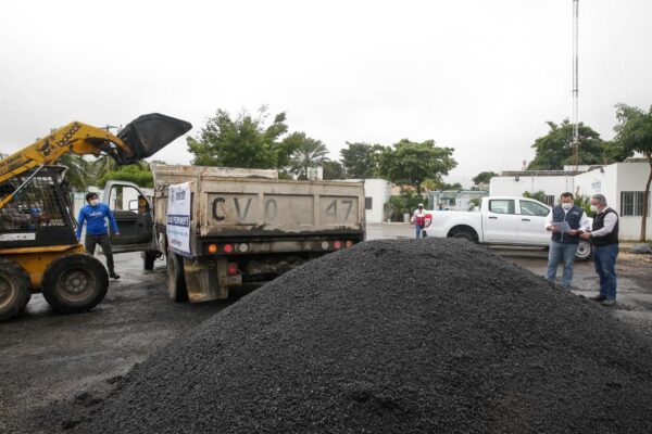 Gracias al apoyo ciudadano el Ayuntamiento logra la atención oportuna al problema de los baches, afirma el alcalde Renán Barrera Concha
