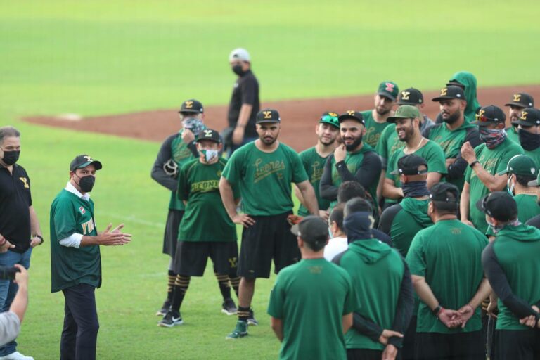 El Gobernador Mauricio Vila Dosal visita a los Leones de Yucatán antes de iniciar la Serie de Campeonato de la Zona Sur de la LMB
