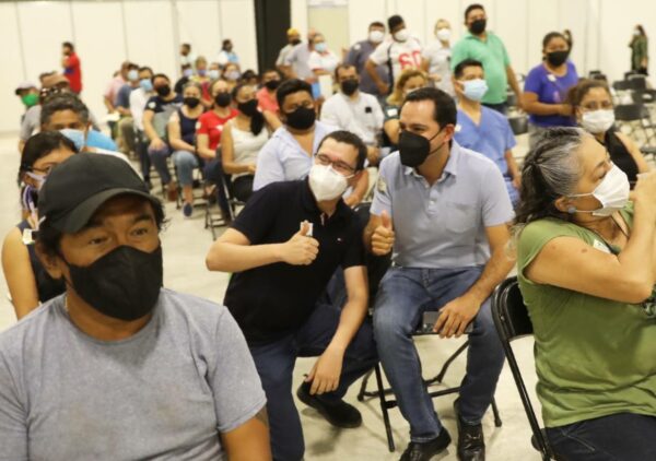 El Gobernador Mauricio Vila Dosal recibe su segunda dosis contra el Coronavirus, como parte de las más de 1.7 millones de dosis que se han administrado a los yucatecos
