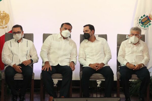 El Gobernador Mauricio Vila Dosal acude a la toma de protesta del alcalde de Mérida, Renán Barrera Concha
