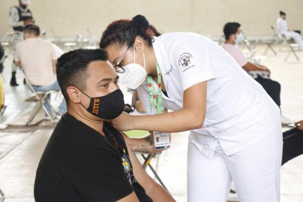 Vacunación contra el Coronavirus en Mérida se extiende hasta mañana lunes para aplicar únicamente primera dosis a personas de 18 años en adelante