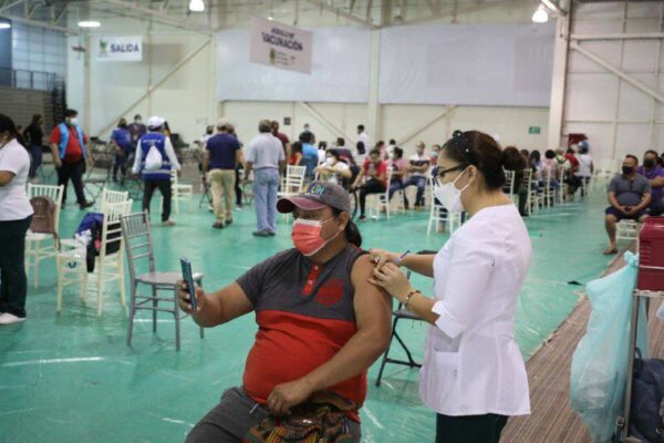 Comienza aplicación de segundas dosis a personas de 30 a 39 años en Mérida