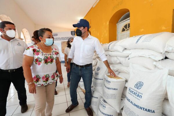 El Gobernador Mauricio Vila Dosal distribuye apoyos para familias del campo yucateco afectadas por el paso del huracán “Grace”