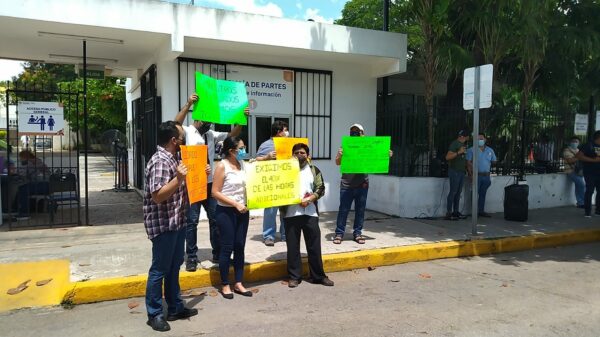 Docentes protestan para que la Segey les asigne las horas vacantes