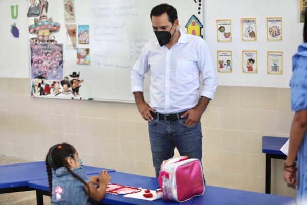 Inaugura el Gobernador Mauricio Vila Dosal una primaria y un jardín de niños en Ciudad Caucel