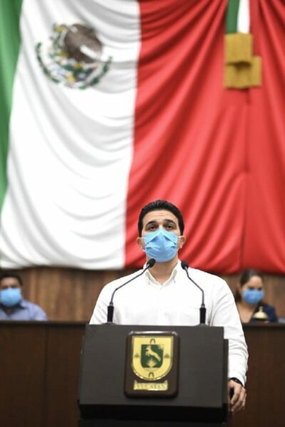 Aprueba el congreso convocatoria al reconocimiento "Médico del año"