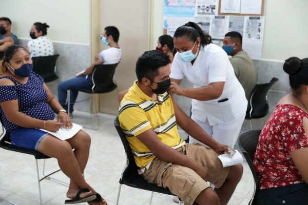 Aplicarán segunda dosis de vacuna contra el Coronavirus a personas de 30 a 39 años de edad de 9 municipios del interior del estado