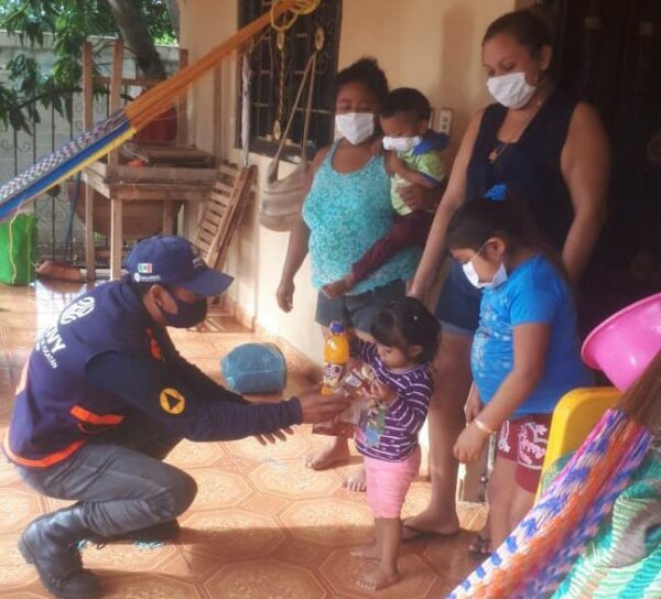 Familias afectadas por inundaciones del sur de Yucatán continúan recibiendo apoyo del Gobierno del Estado