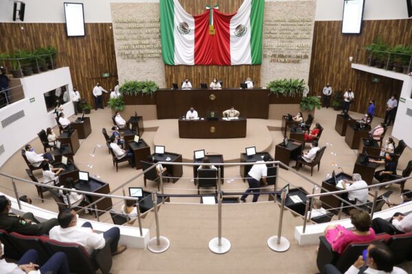 Acude el Gobernador Mauricio Vila Dosal a la sesión de apertura del primer periodo ordinario de sesiones de la 63 Legislatura del Congreso del Estado
