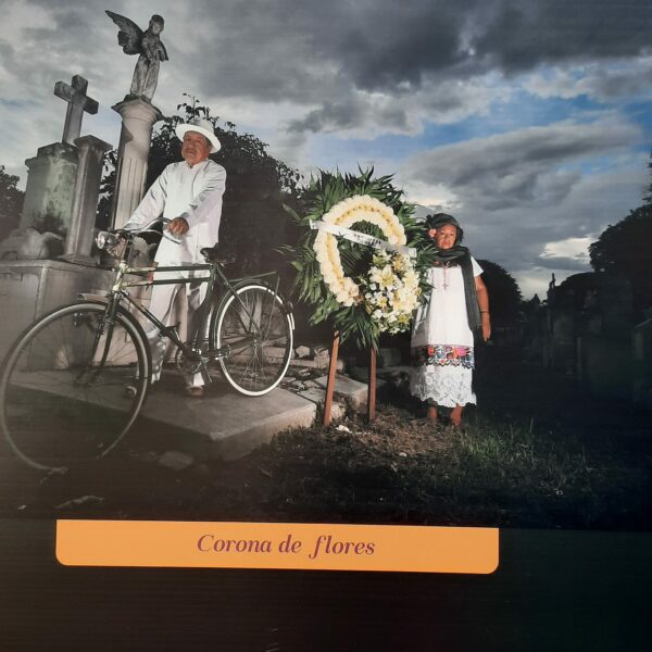 El Instituto Municipal para el Fortalecimiento de la Cultura Maya recibe obra fotográfica dedicada a las ánimas